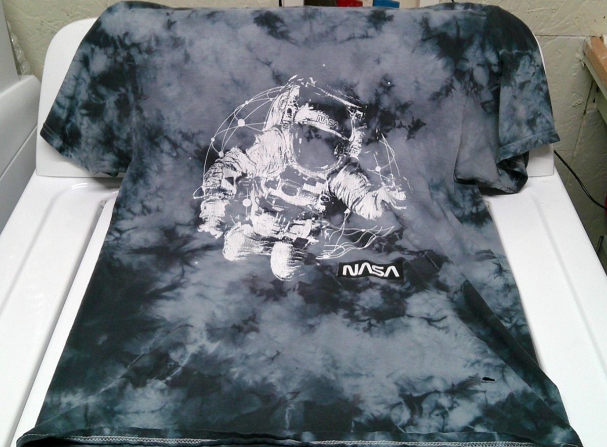 NASA Graphic Tie-Dye T-Shirt with Astronaut Design – Size M