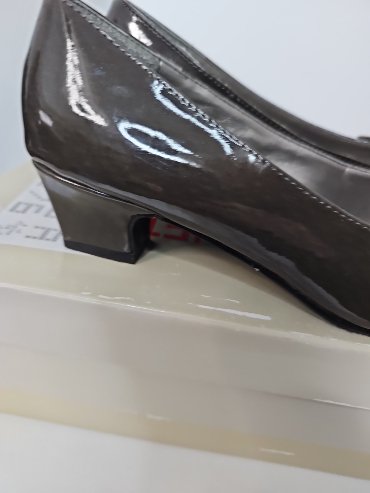 VTG Coup D’Etat Gray Patent & Suede Pumps Ornate Buckle Women’s Size 8.5M