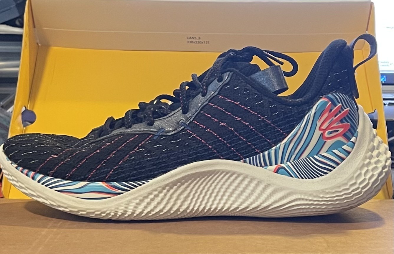 UNDER ARMOR CURRY 10 MAGIC, SIZE 11. 3025093-001. WITH BOX.