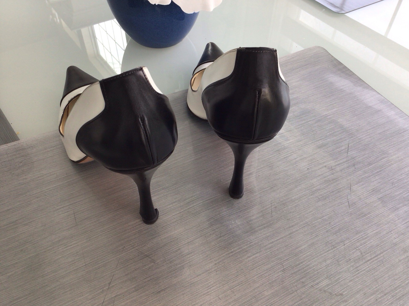 GUCCI BLACK/WHITE MADE IN ITALY PUMPS 8-1/2