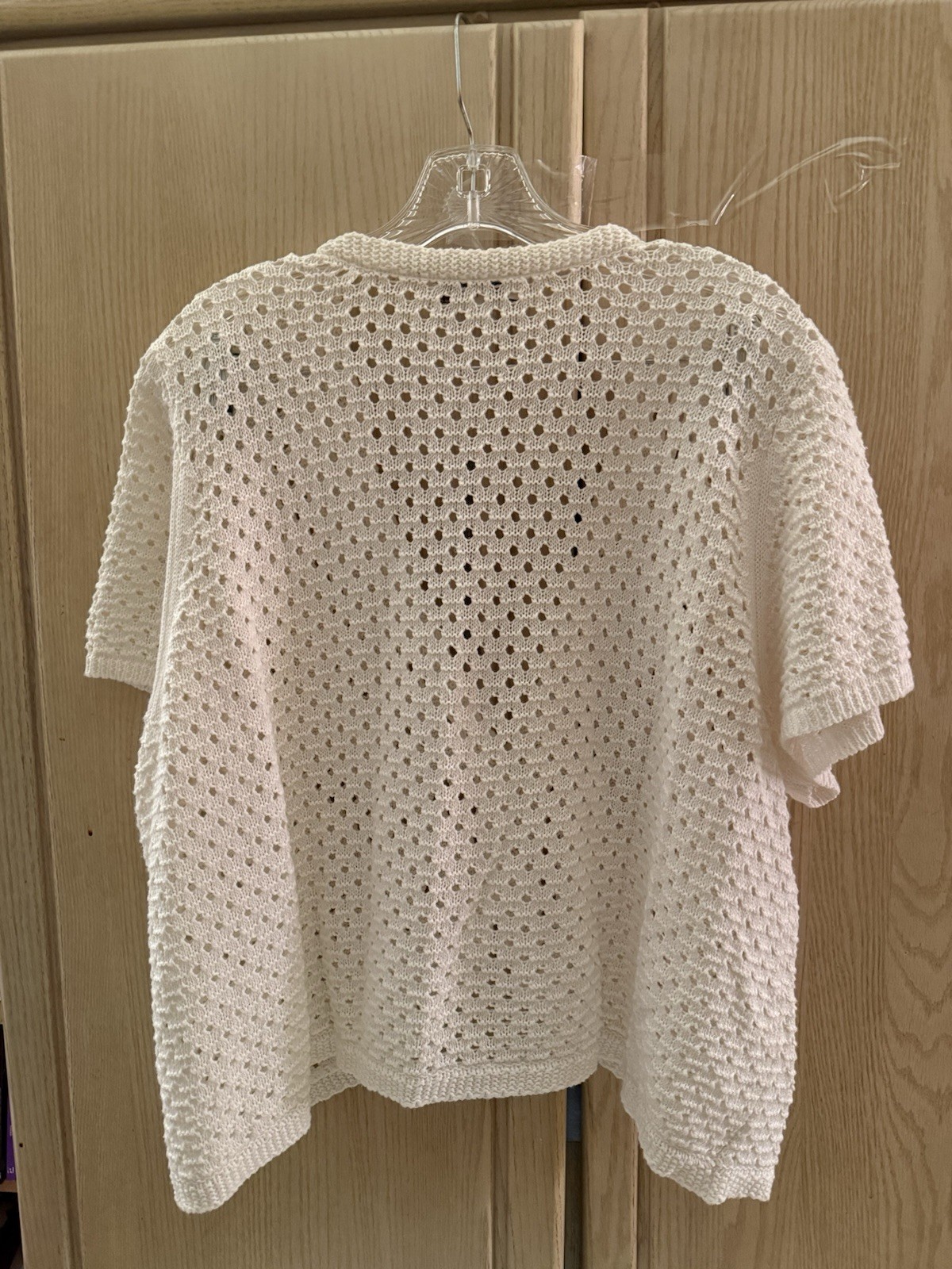 white cropped shrugs womens. Size 2X runs Small. Fits Like a XL