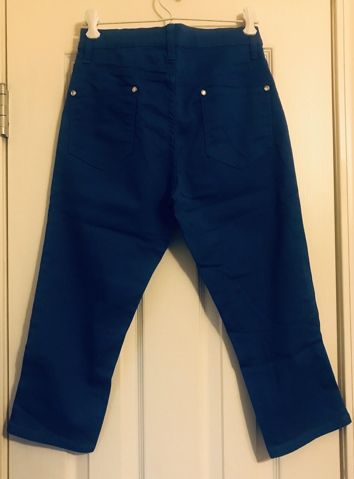 VENUS WOMENS SIZE 6 BLUE CAPRI PANTS with Button Rhinestone & pocket accents