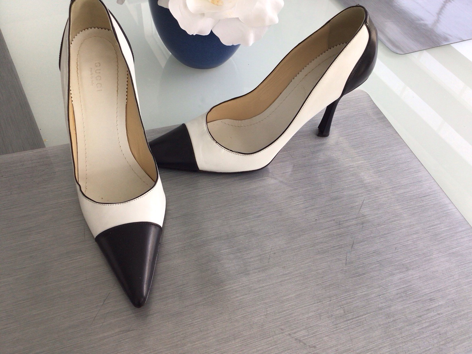 GUCCI BLACK/WHITE MADE IN ITALY PUMPS 8-1/2