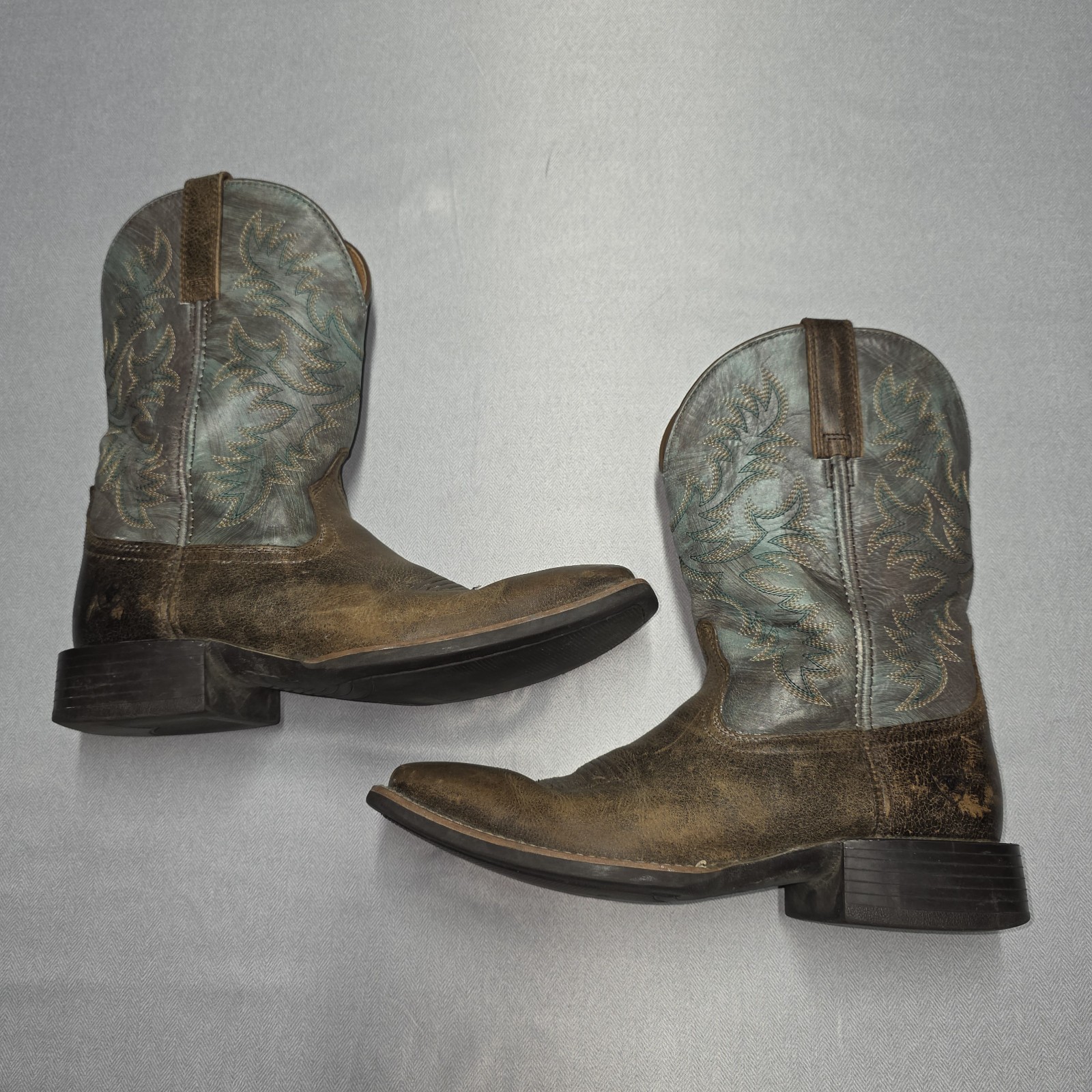 NIB MENS ARIAT 10044560 SPORT LATIGO PULL ON CHOCOLATE BROWN SQUARE TOE BOOT