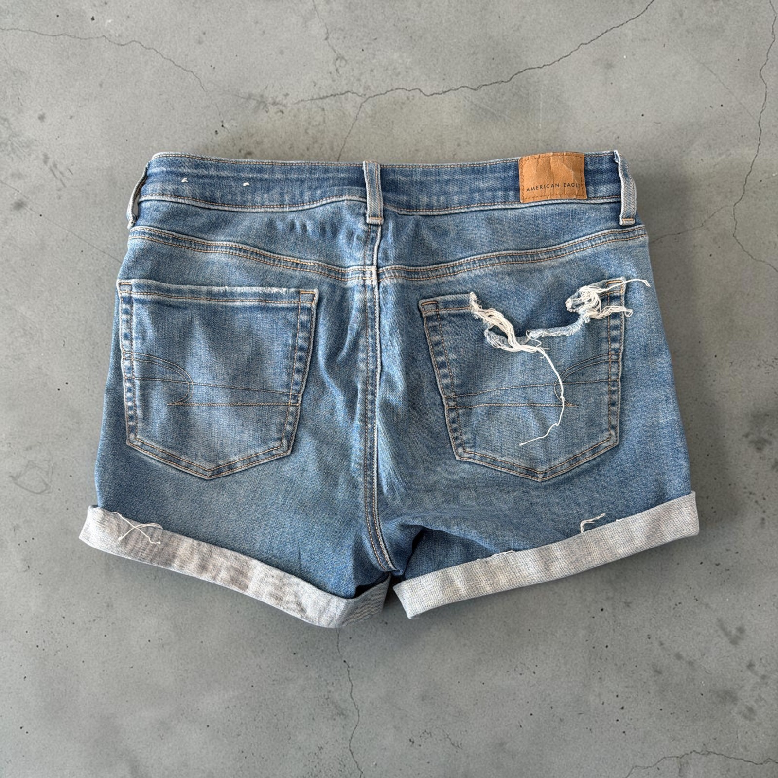 American Eagle Jean Shorts – Cuffed Light Wash Vintage – Size 6