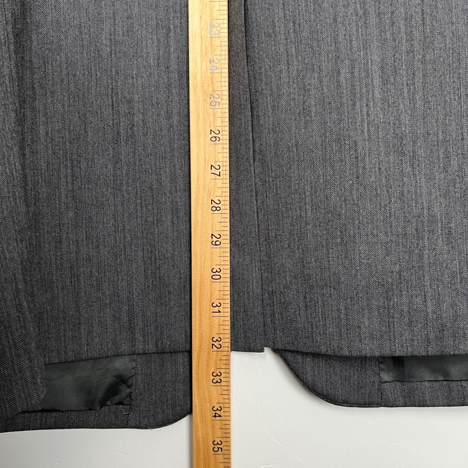 Jos A Bank Mens Charcoal Gray Herringbone Suit 2 Piece 2 Button Jacket Pants L40