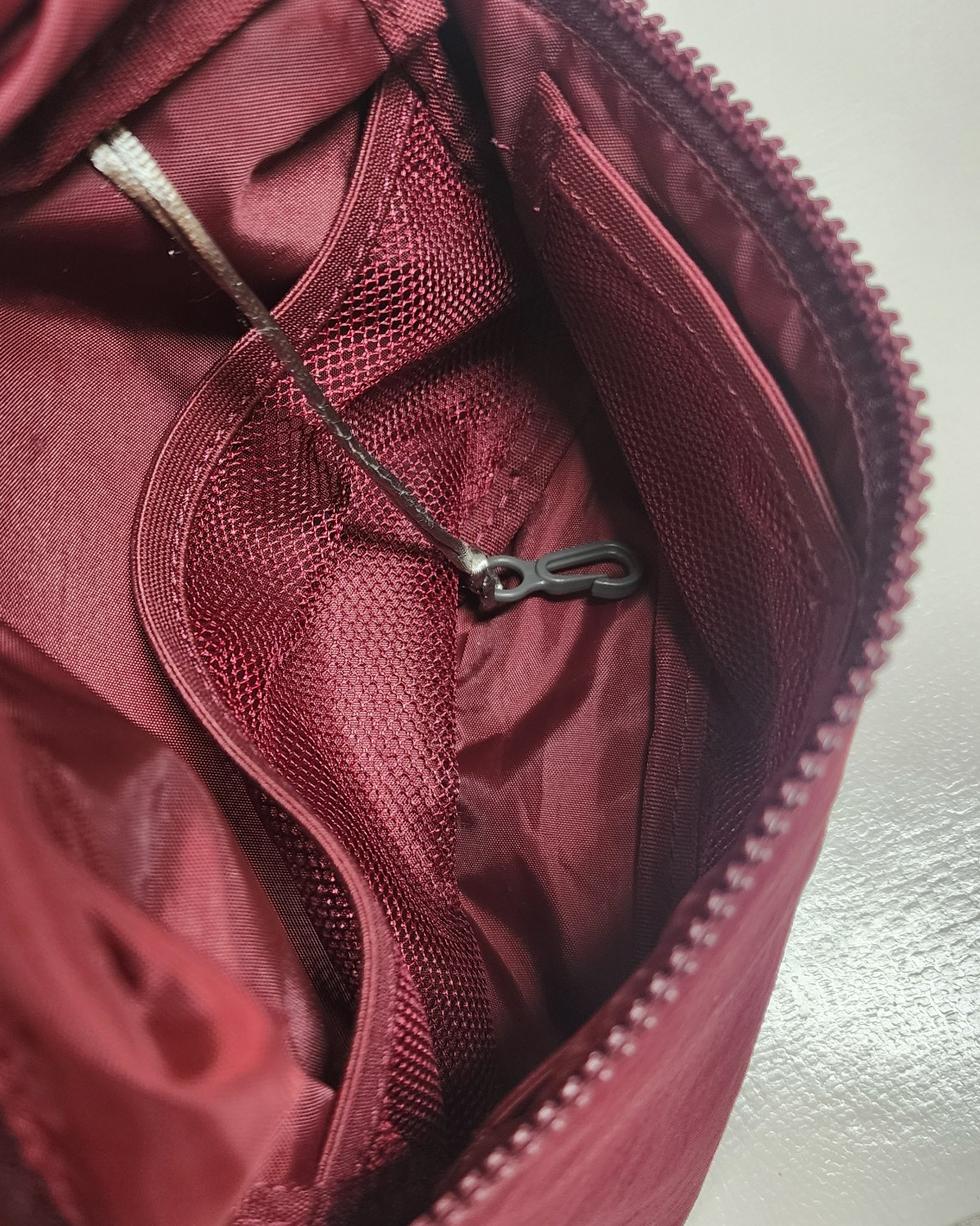 C.C Everyday Solid Color Zipper Cross Body Belt Bag Fanny Pack Burgundy EUC
