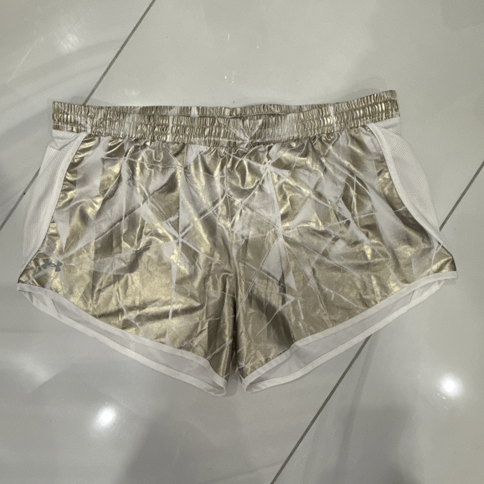 Under Armour | Heatgear Shorts Women’s Size XL Loose Fit White/Gold