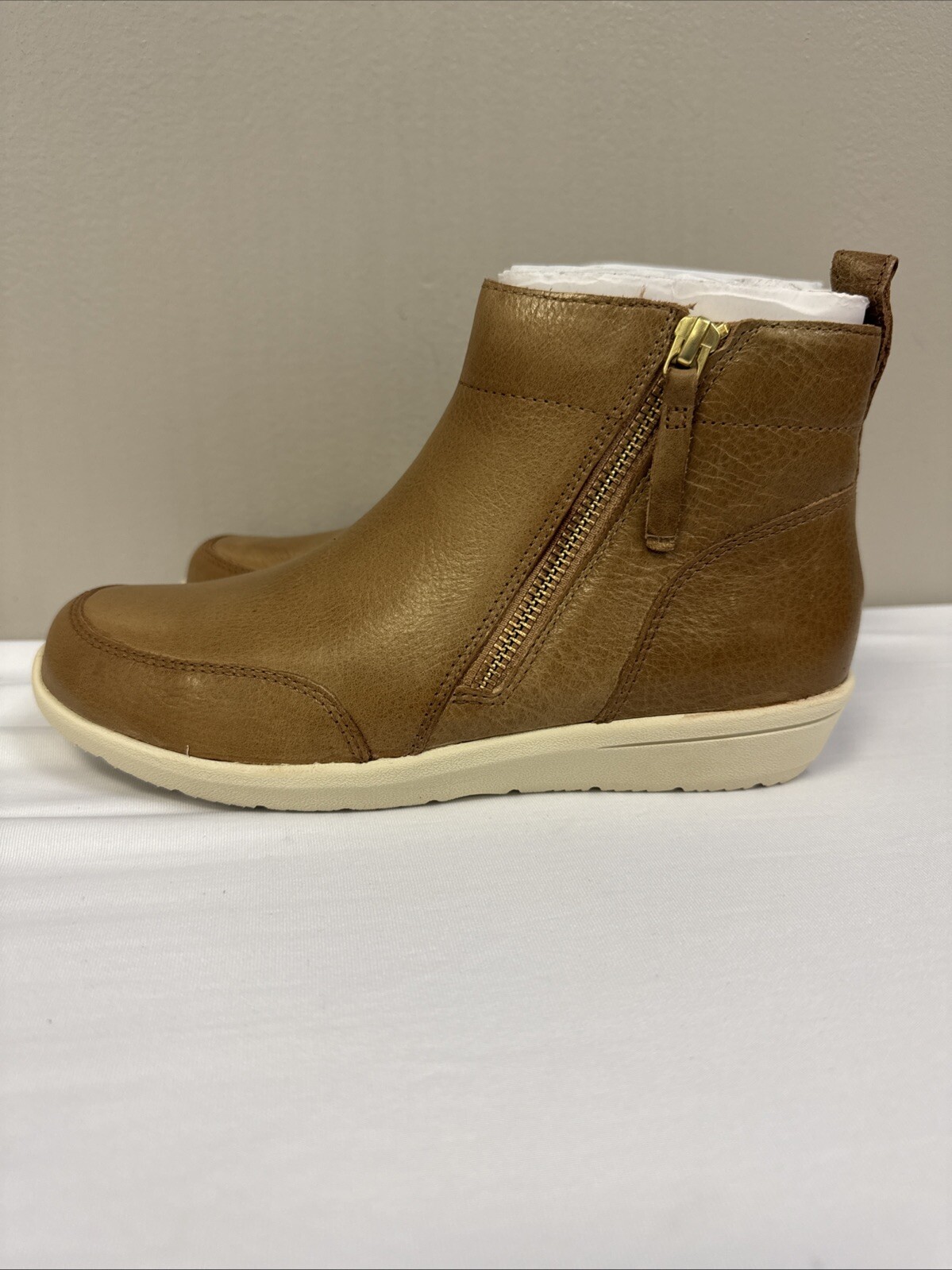 Vionic Women’s Lois FG Magnolia Wheat Boots Size 5