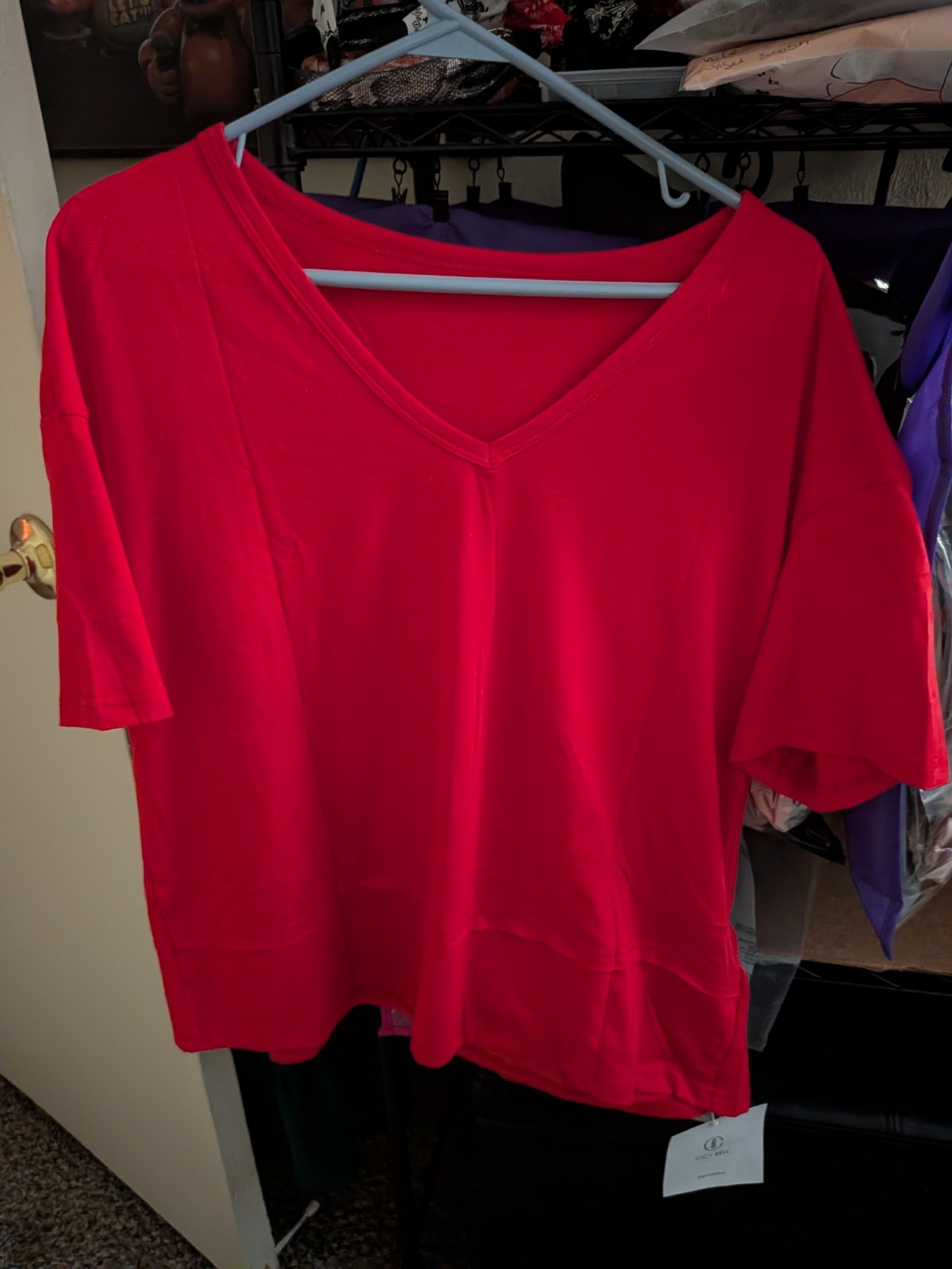 CICY BELL Women’s Red Solid V-Neck Knit Short Sleeve Pullover T-Shirt