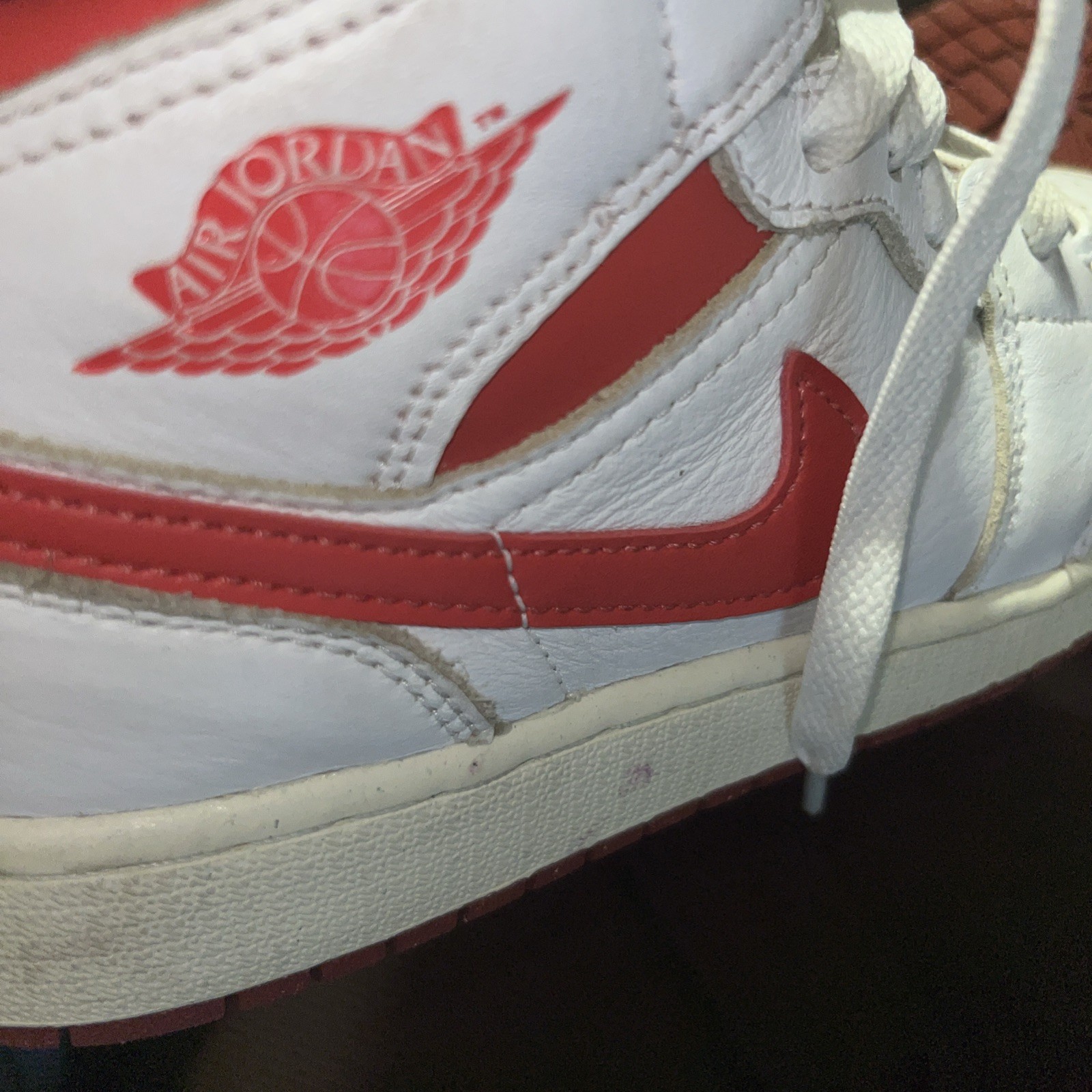 Sz 4.5Y Boys NIKE Air Jordan Sneakers 1 Mid SE FJ3464-160 White/Red