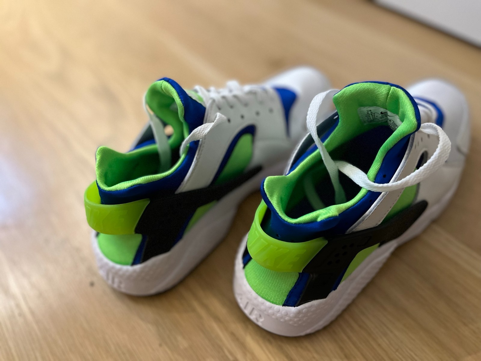 9.5M Nike Air Huarache Run Scream Green Royal Blue DD1068-100