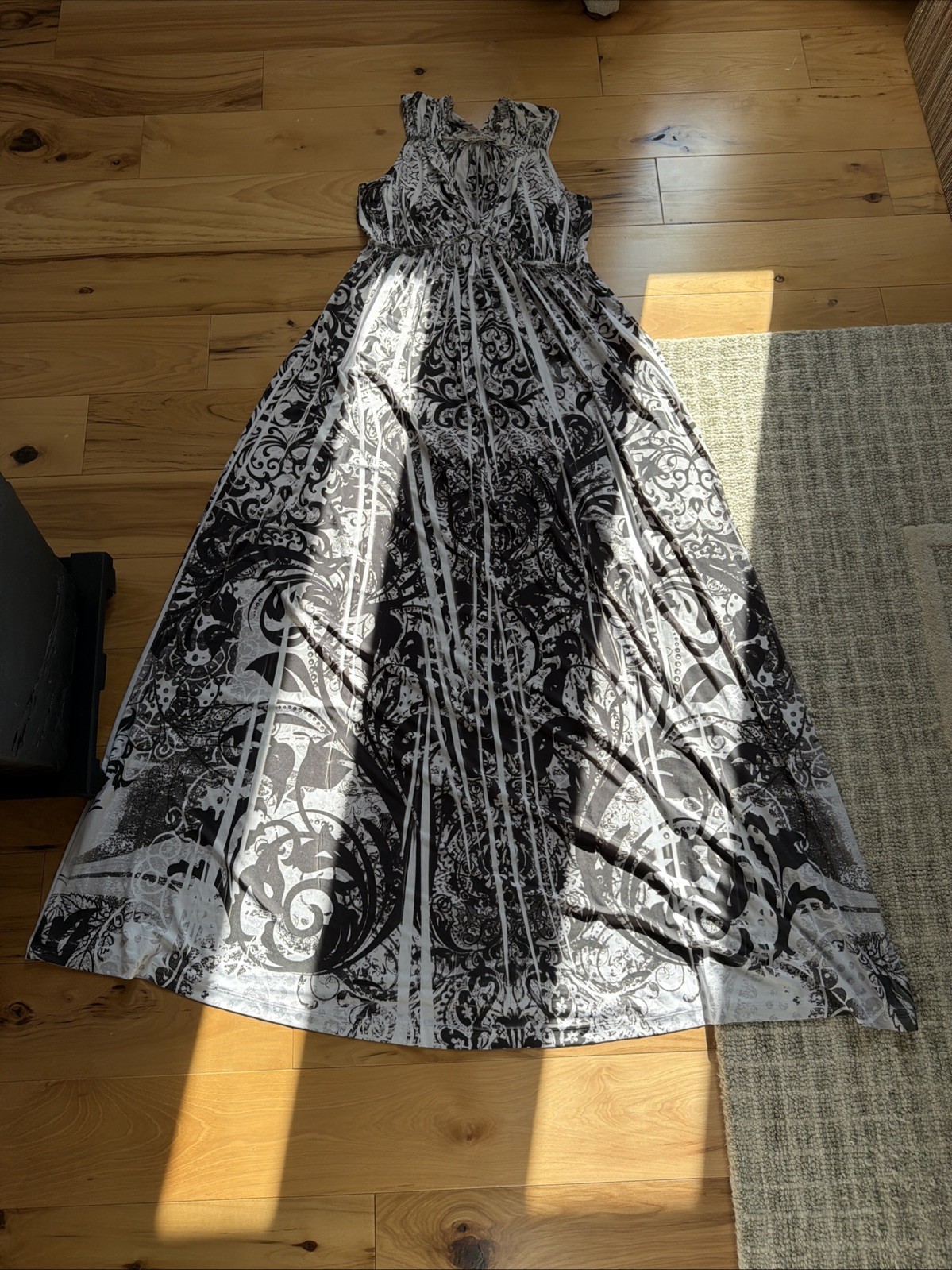 Oneworld Maxi Dress Size M Stretch Silky Jersey VNeck Empire Waist Black Floral