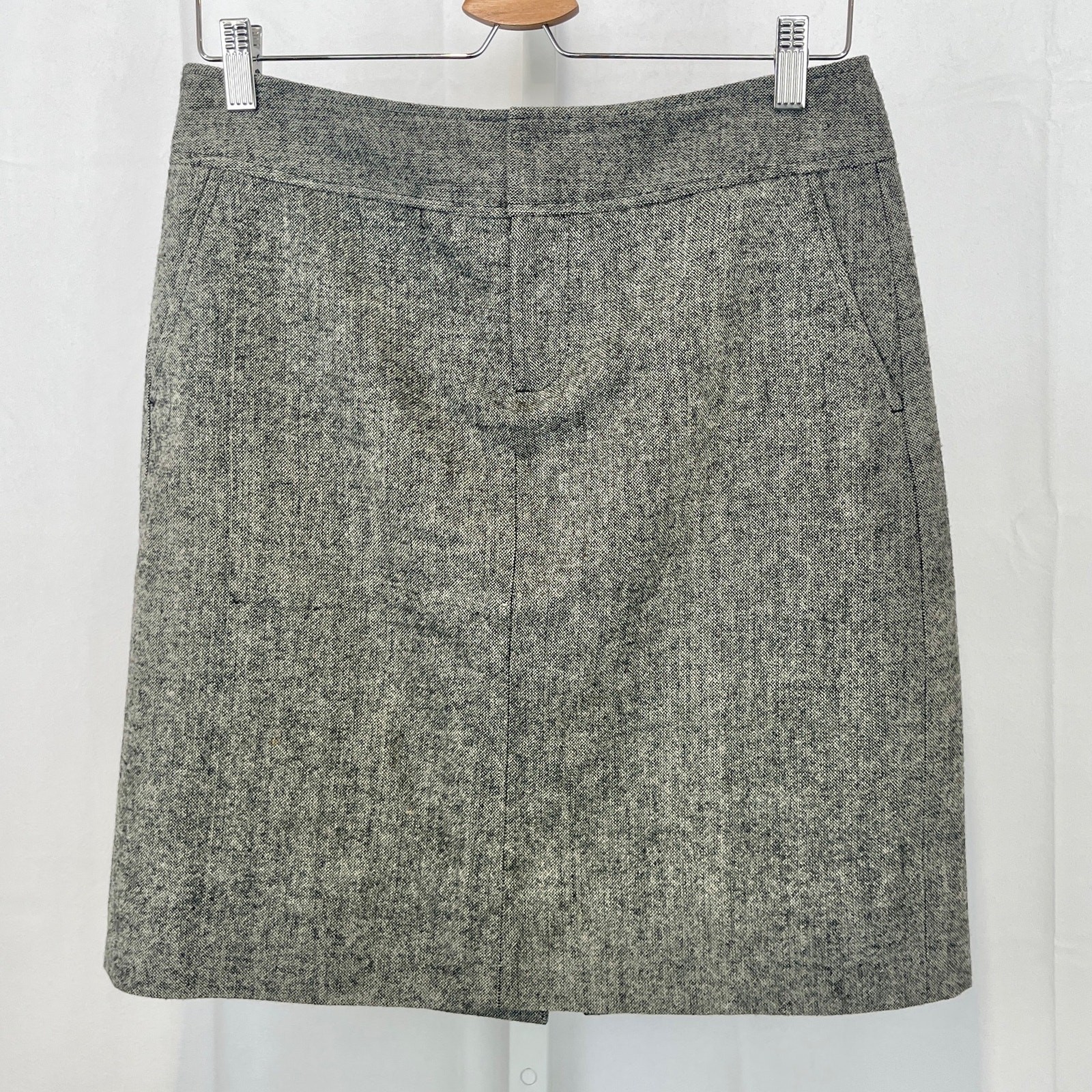 EDDIE BAUER Wool Viscose Tweed Skirt Zip Fly Above Knee Lined Gray Black Size 4