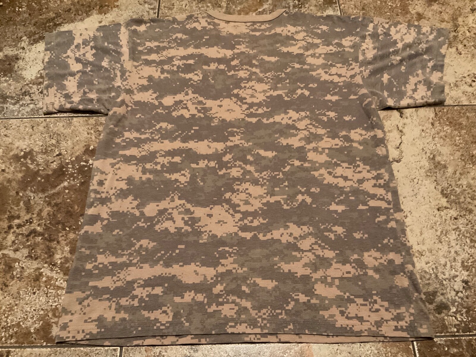 ROTHCO DIGI CAMO RINGER CREW TACTICAL T-SHIRT ( MENS L ) PREOWNED