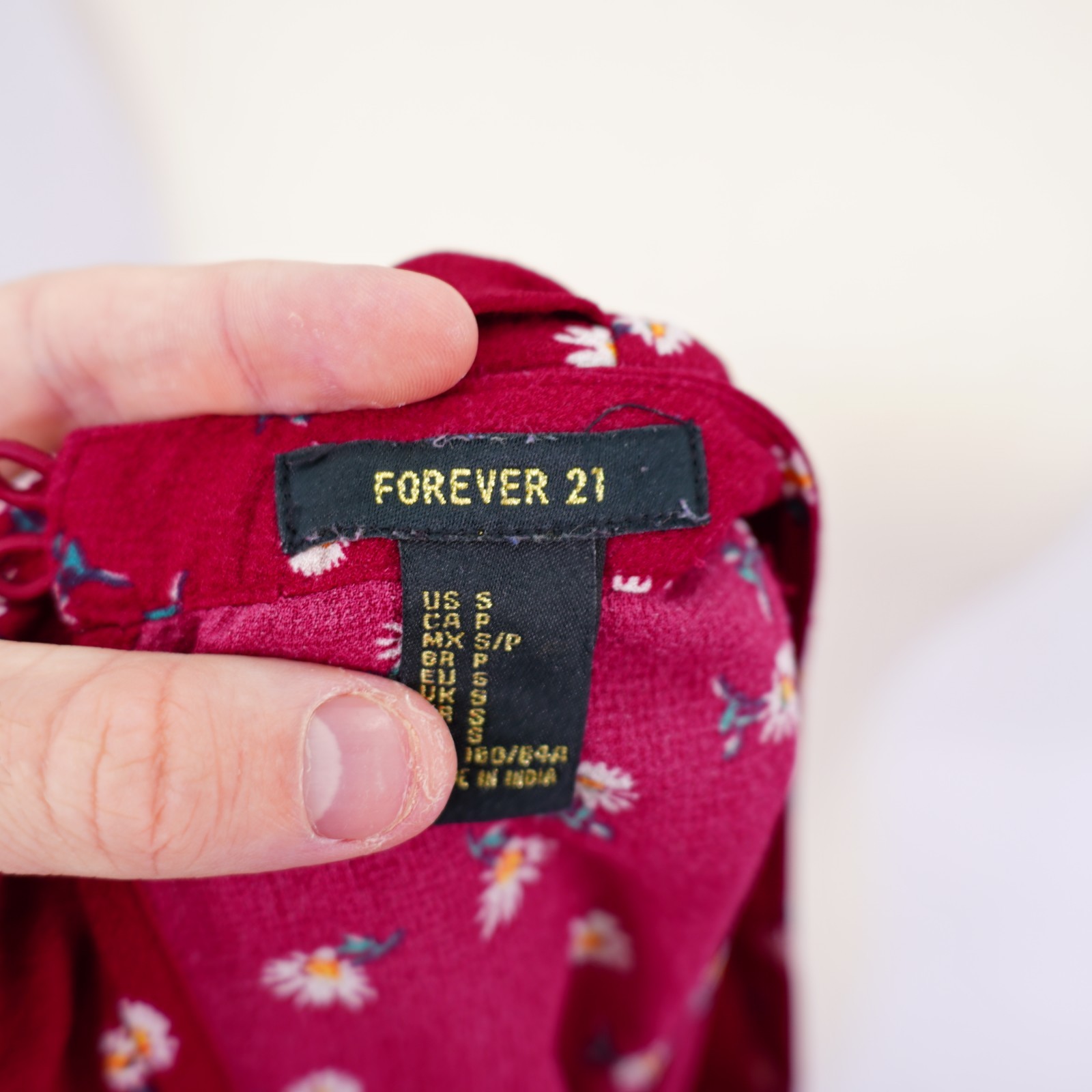 Forever 21 -Small- Red Floral Blouse Top Fluttered Top Button Keyhole Crew Neck