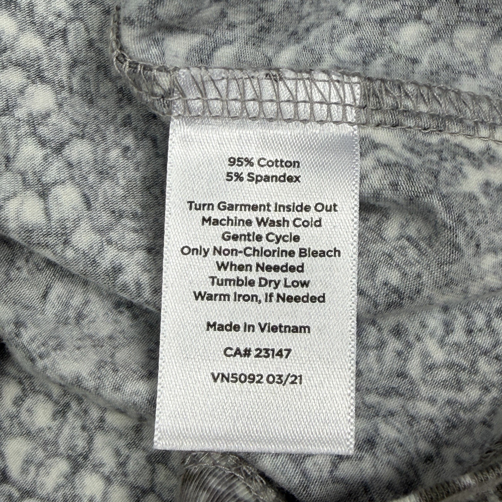 NEW The Talbots Tee Gray Snakeskin Print Long Sleeve Turtleneck Women’s XL