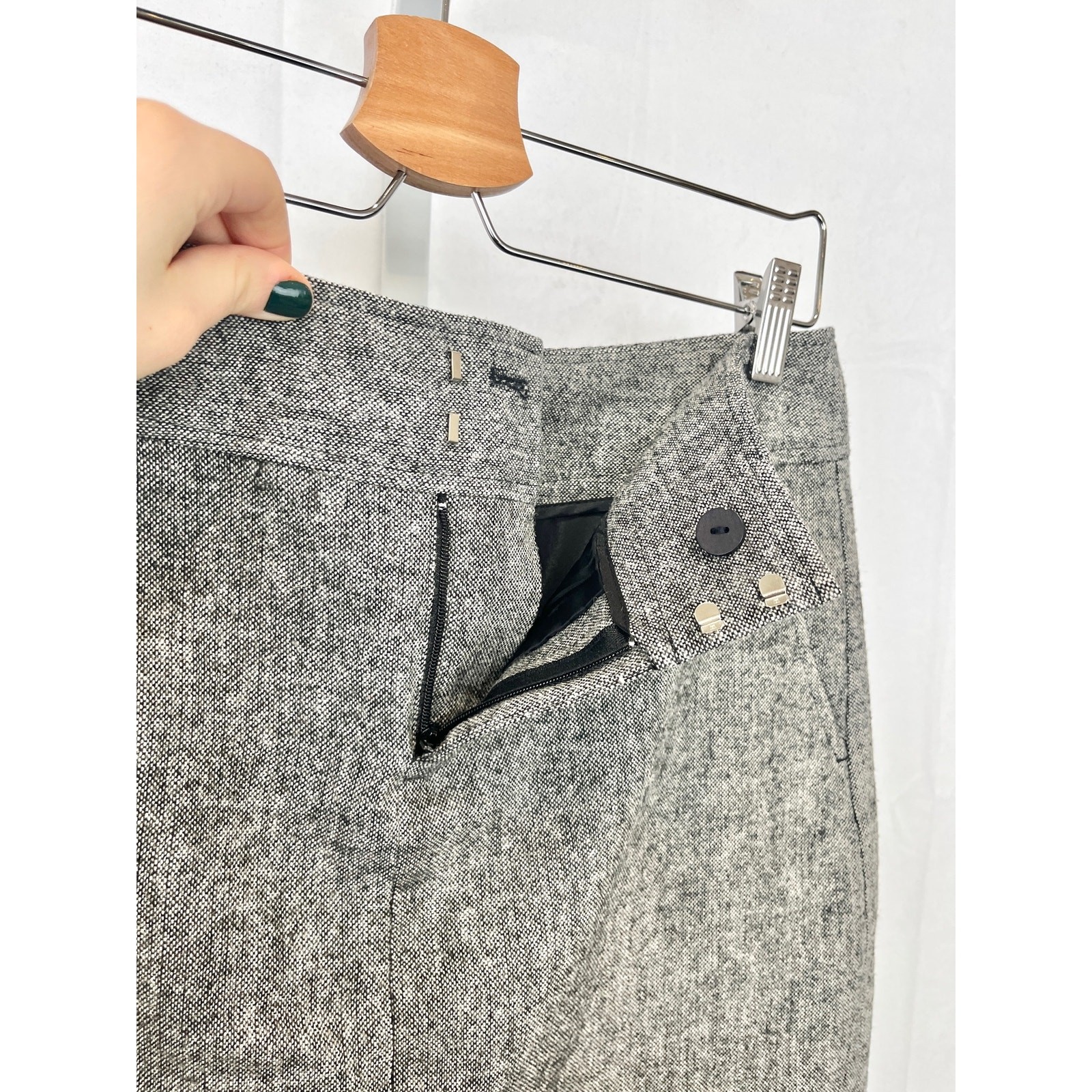 EDDIE BAUER Wool Viscose Tweed Skirt Zip Fly Above Knee Lined Gray Black Size 4