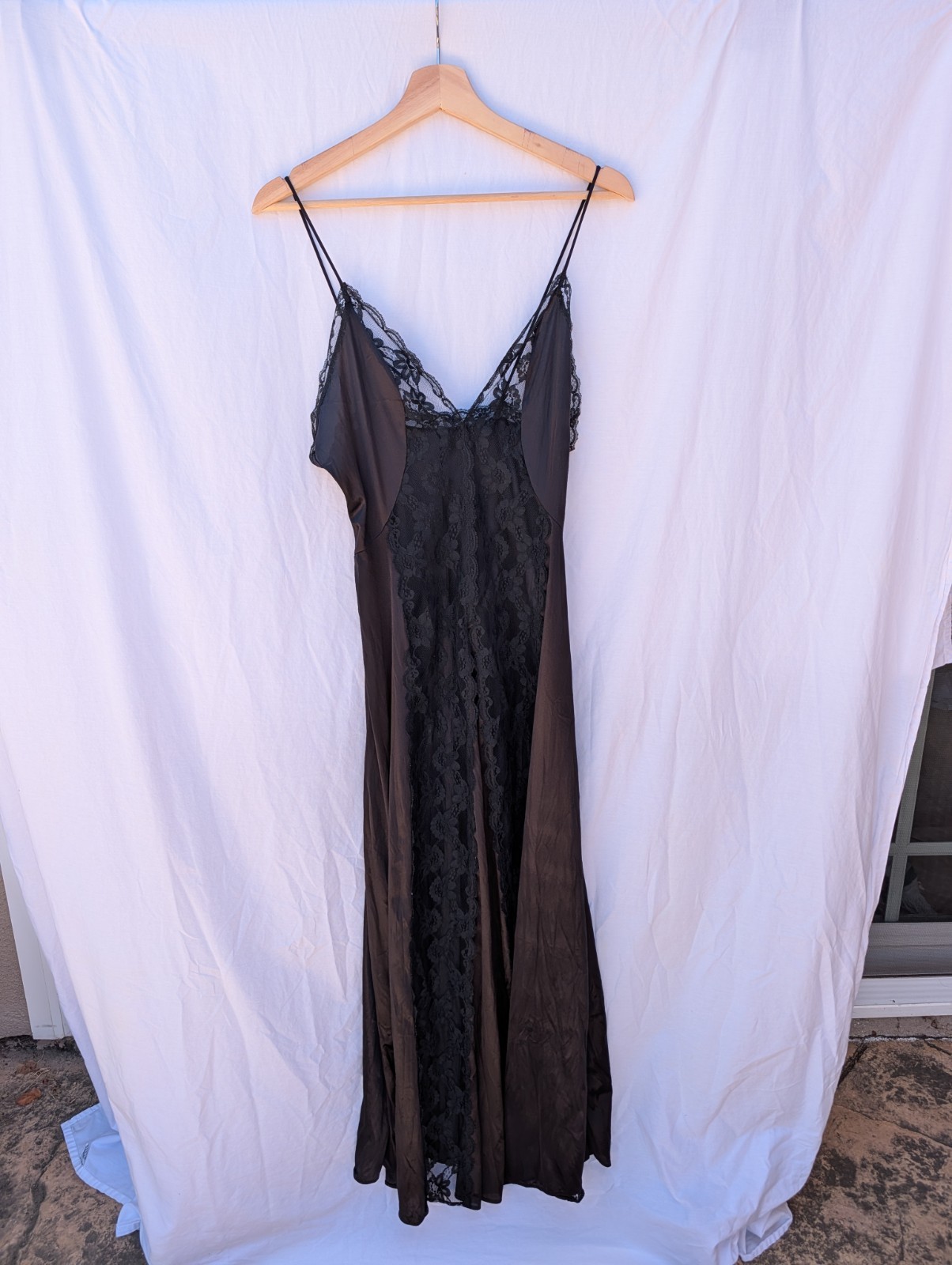 Val Mode Black Nylon Full Slip, Lace Trim, Adjustable Straps, Women’s Size M