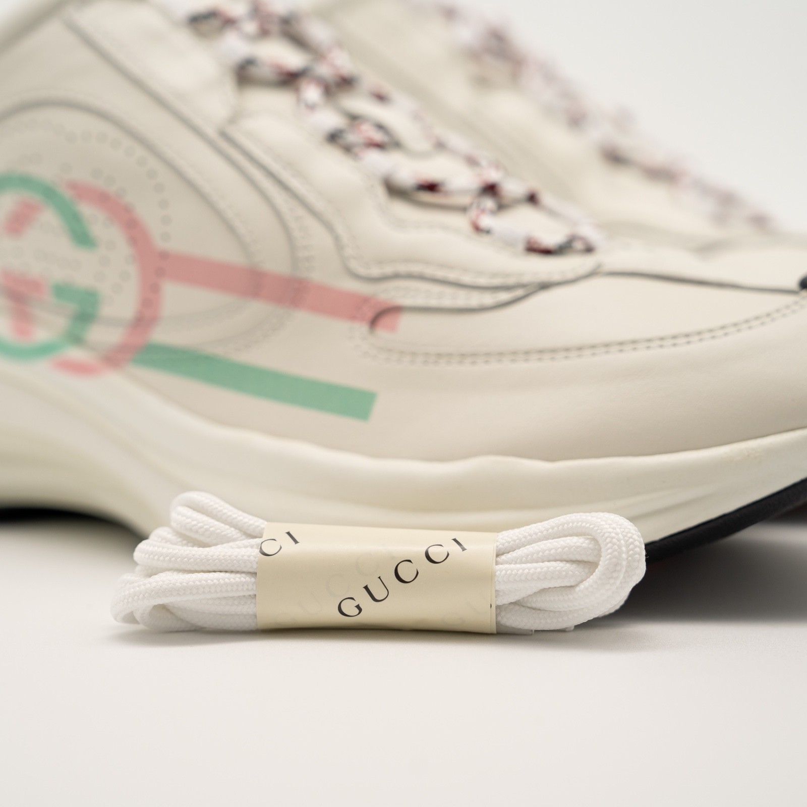 size 41eu 11 us Gucci Run Sneaker White Pink Turquoise Leather GG