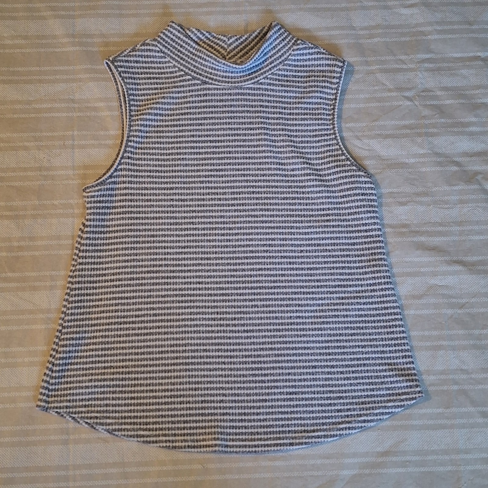 Chicos Zenergy Mock Neck Sleeveless Tank Shirt Womens Size OP 4/6P Chic Comfy