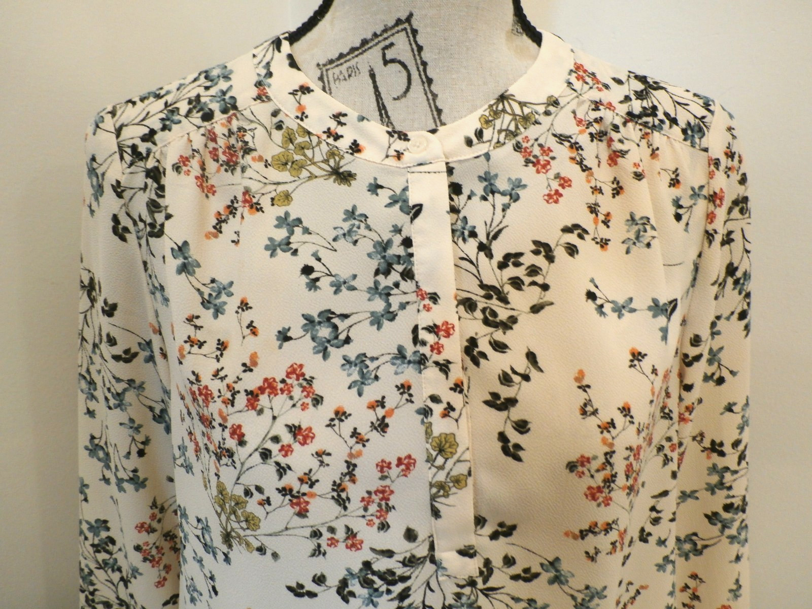Dalia Beige Floral Tunic Top 3/4 Sleeves 4-Button Front Large