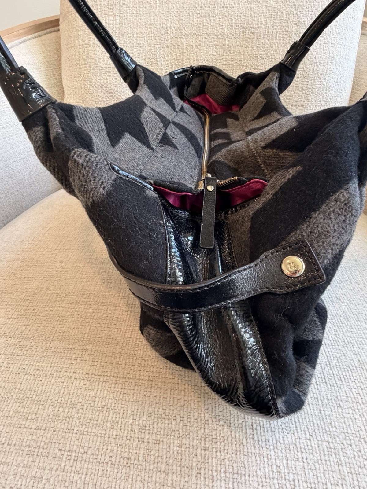 Kate Spade Houndstooth Shoulder Zip Top Black/Gray Pink Interior