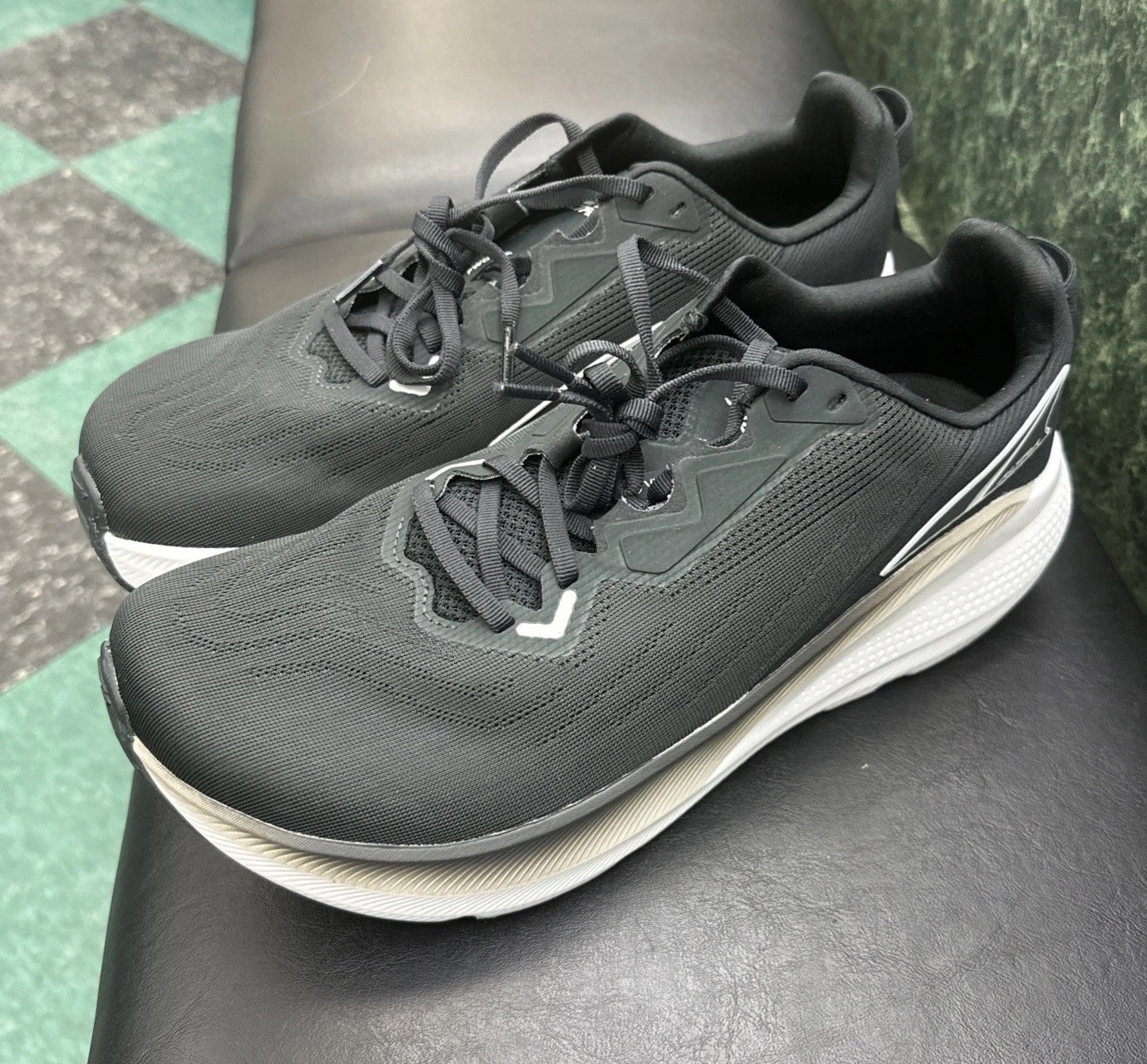 Altra FWD VIA Black /White 4mm Heel Drop Running Men’s Shoe Size 10.5