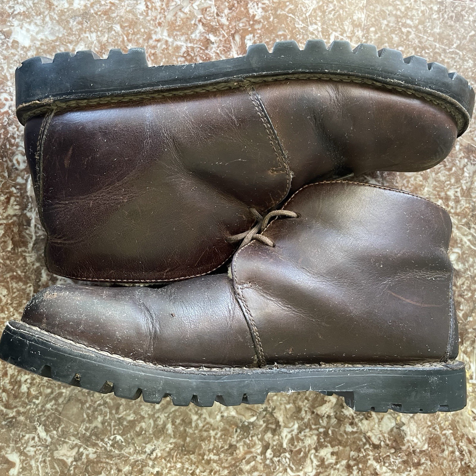 UGG Australia Brown Leather Shearling Lined Chukka Boots Men’s Size 10 US