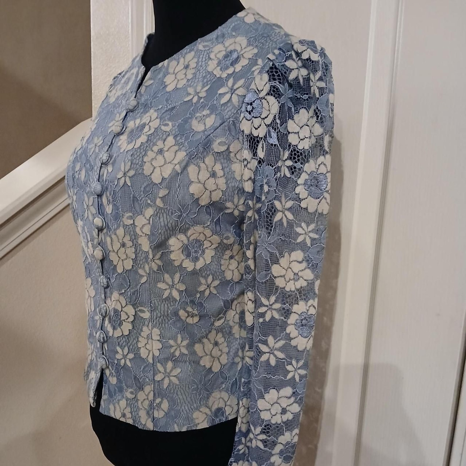 Italian blue lace button-up blouse floral design sheer puff sleeves 38/6 Regency