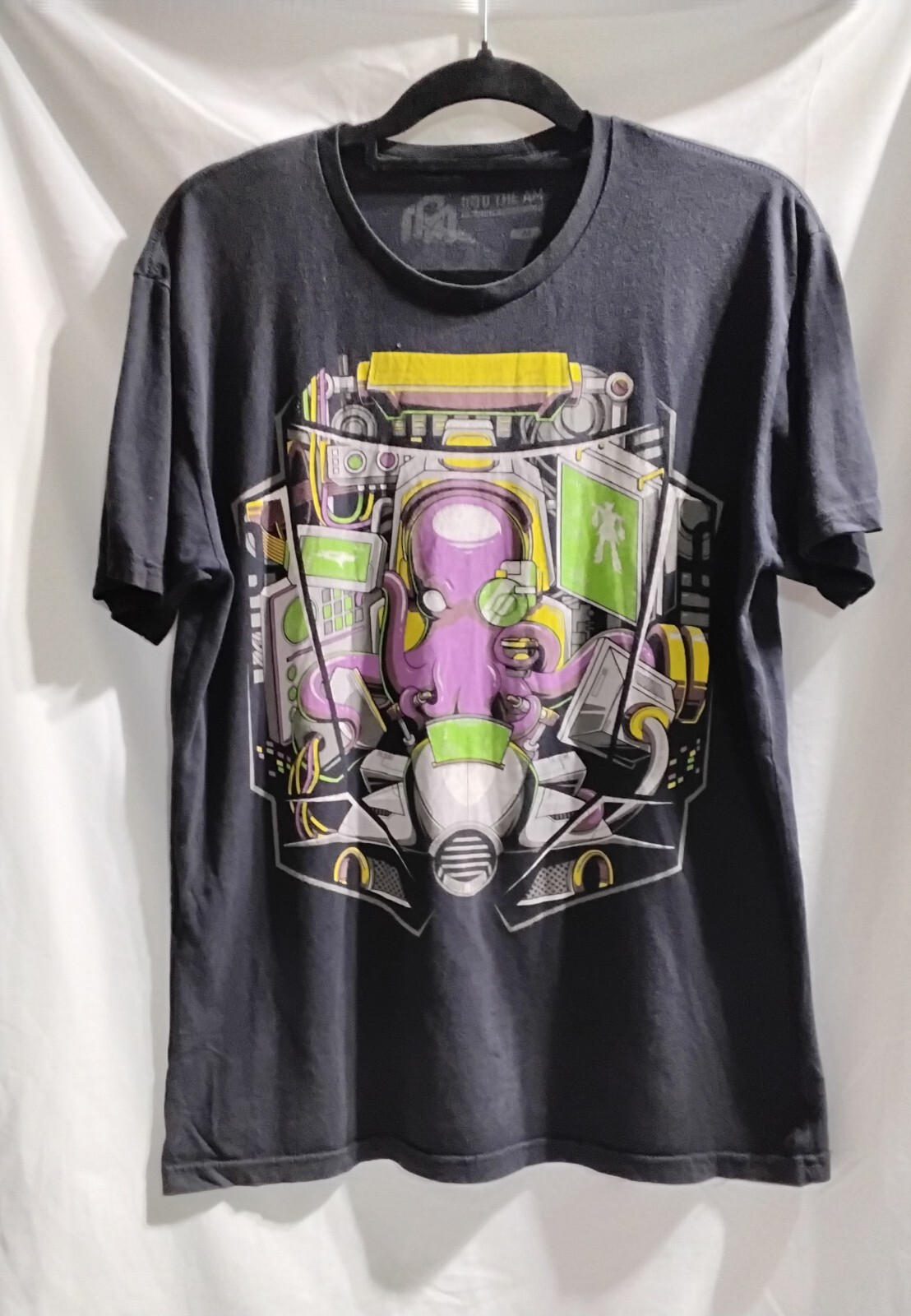 Into The Am Octopus Alien UFO T-Shirt Graphic Tee Crew neck Casual Size Medium