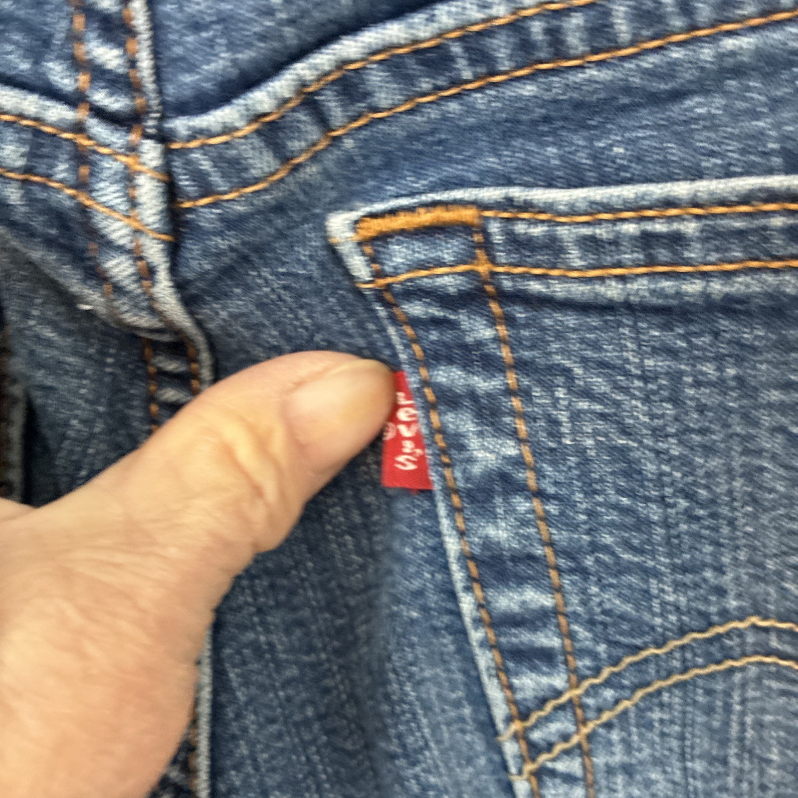 Levi’s Women’s Relaxed Boot Cut 550 10L Jeans. 99% Cotton 1% Spandex.