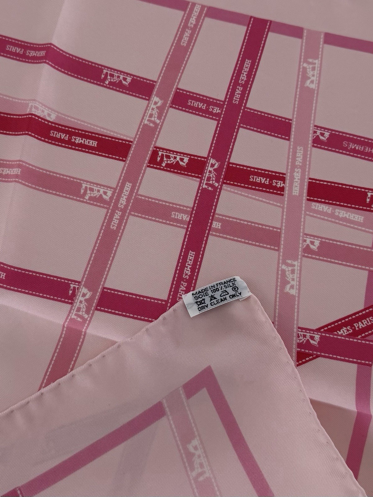 Hermes Scarf Bolduc . Authentic. Size 42×42 Cm. Excellent Condition. Pink.
