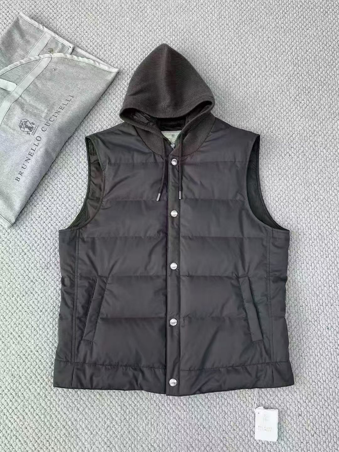 Brunello Cucinelli Hooded Puffer Vest – Men’s Size XXL – Dark Charcoal Gray