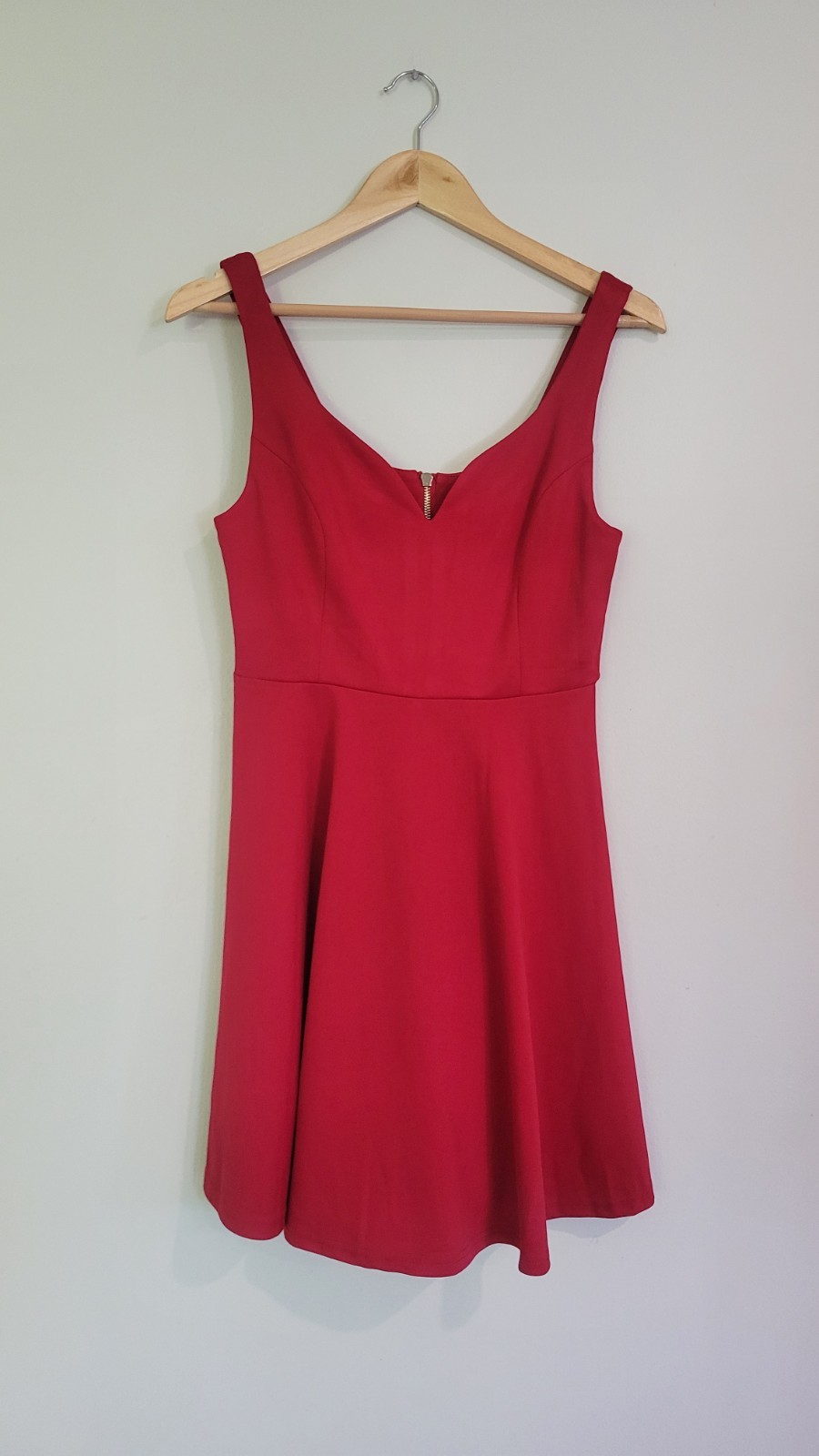 Women’s Red Solid Scoop Neck Sleeveless A-Line Short Dress Zip Back M