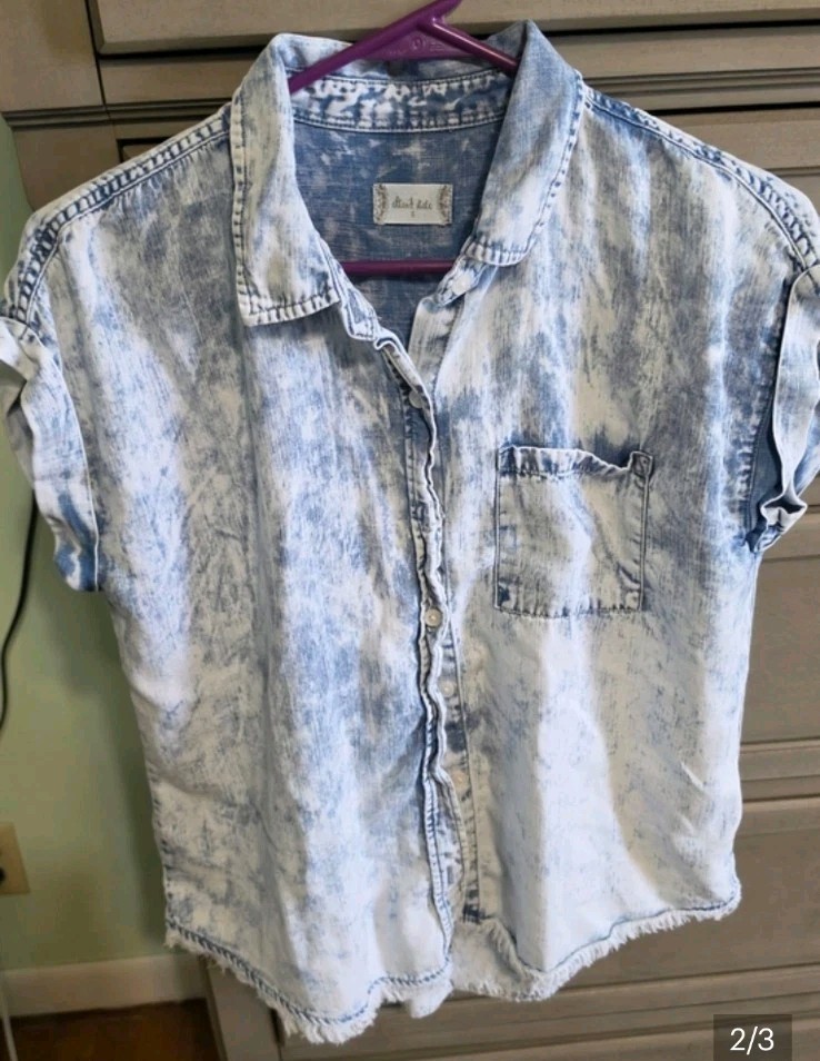 Women’s Altar’d State Blue/White Bleached Denim Collared Button-Up Shirt S