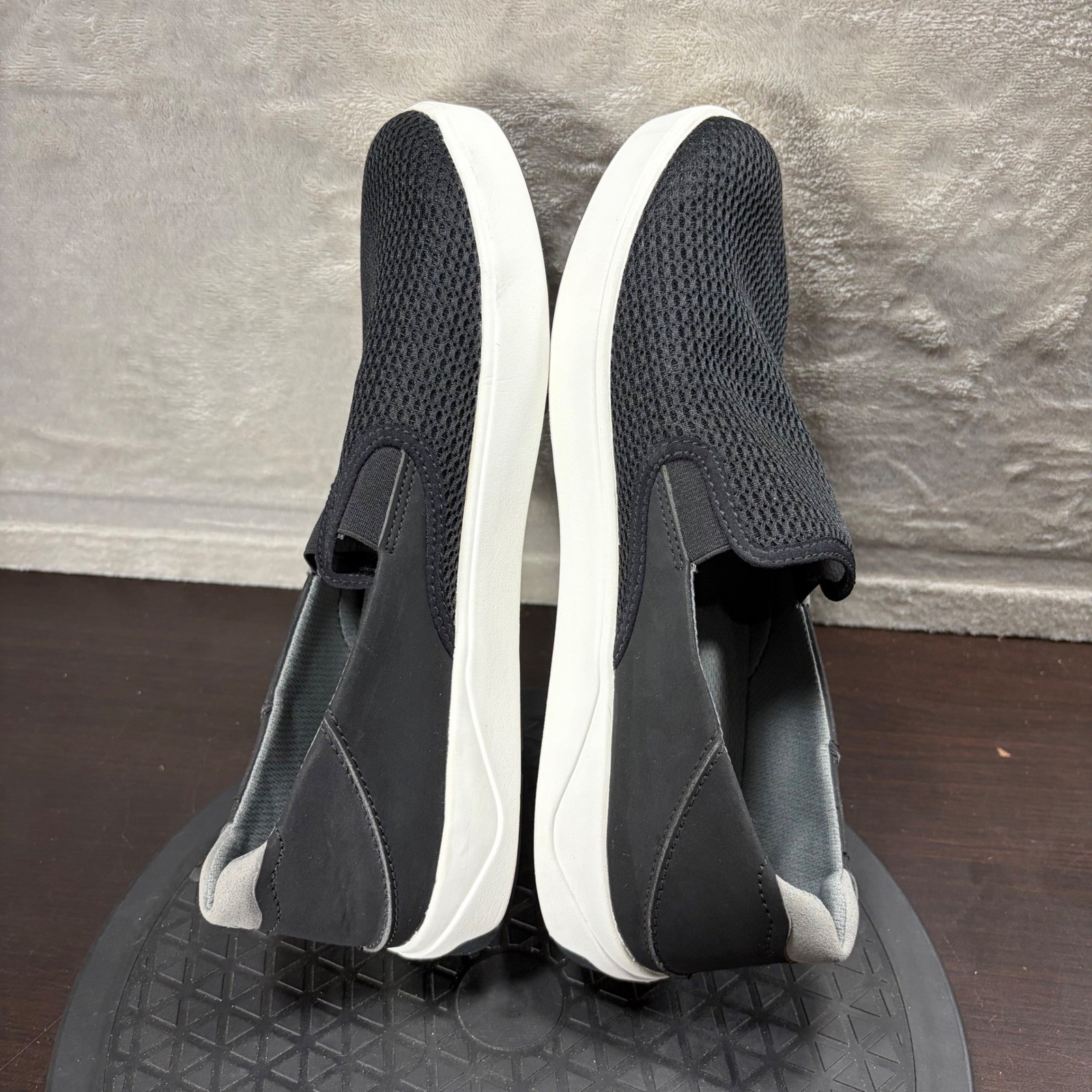 OluKai Lae’ahi Black Mesh Slip On Casual Sneakers Mens Size 10.5 EUC