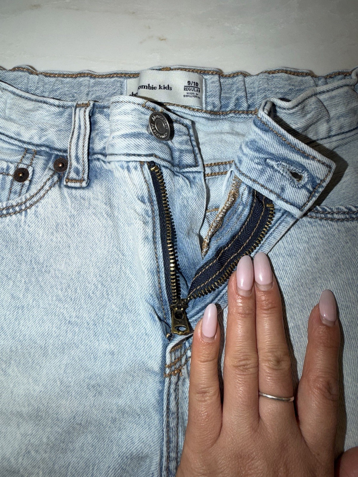 Abercrombie Kids Girls Light Wash Denim Shorts 9/10 Regular Pockets 10″ Inseam