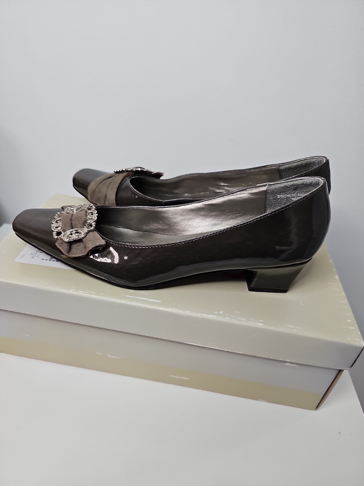VTG Coup D’Etat Gray Patent & Suede Pumps Ornate Buckle Women’s Size 8.5M