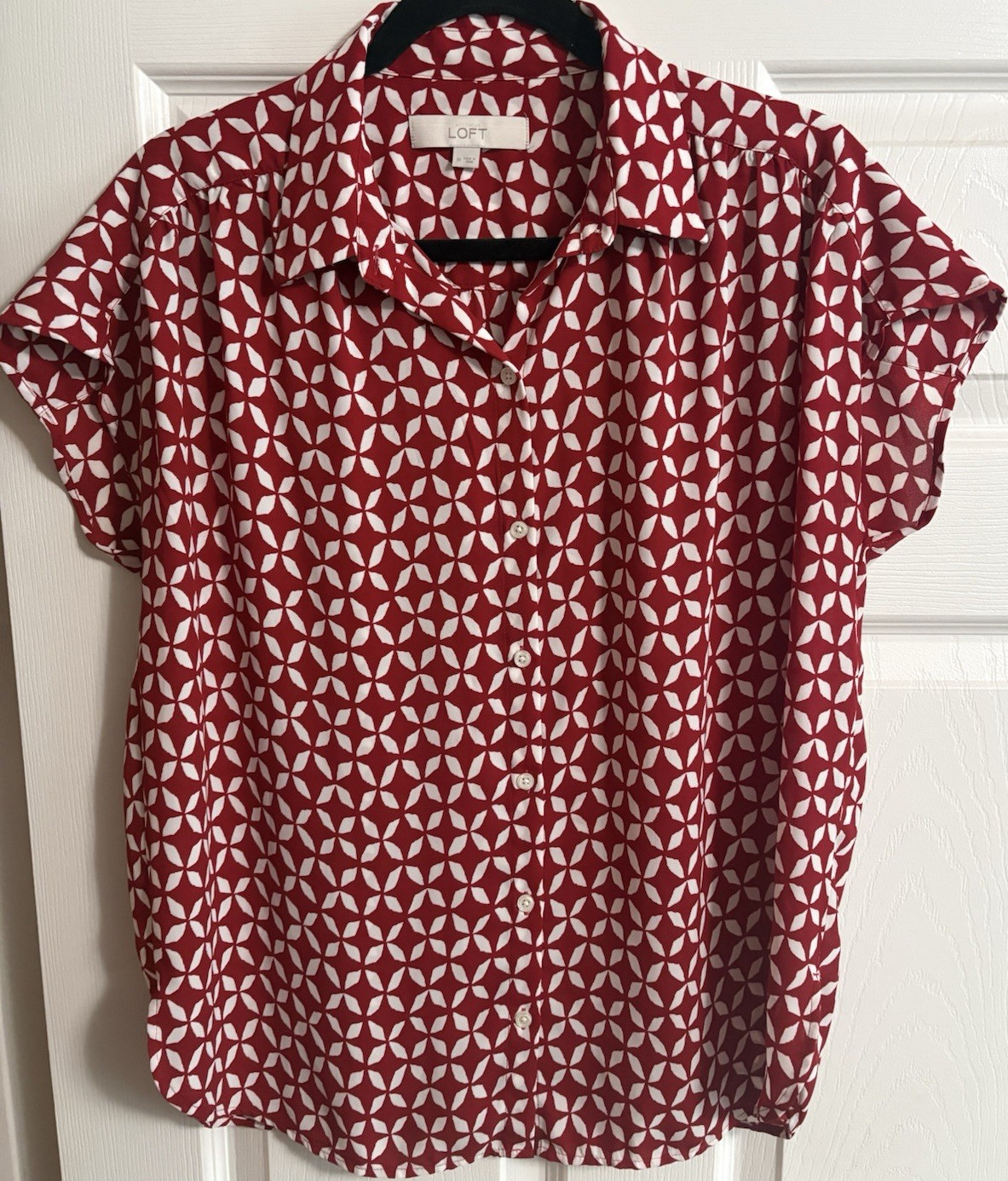 LOFT Red White Geometric Collared Short Sleeve Button-Up Blouse size M