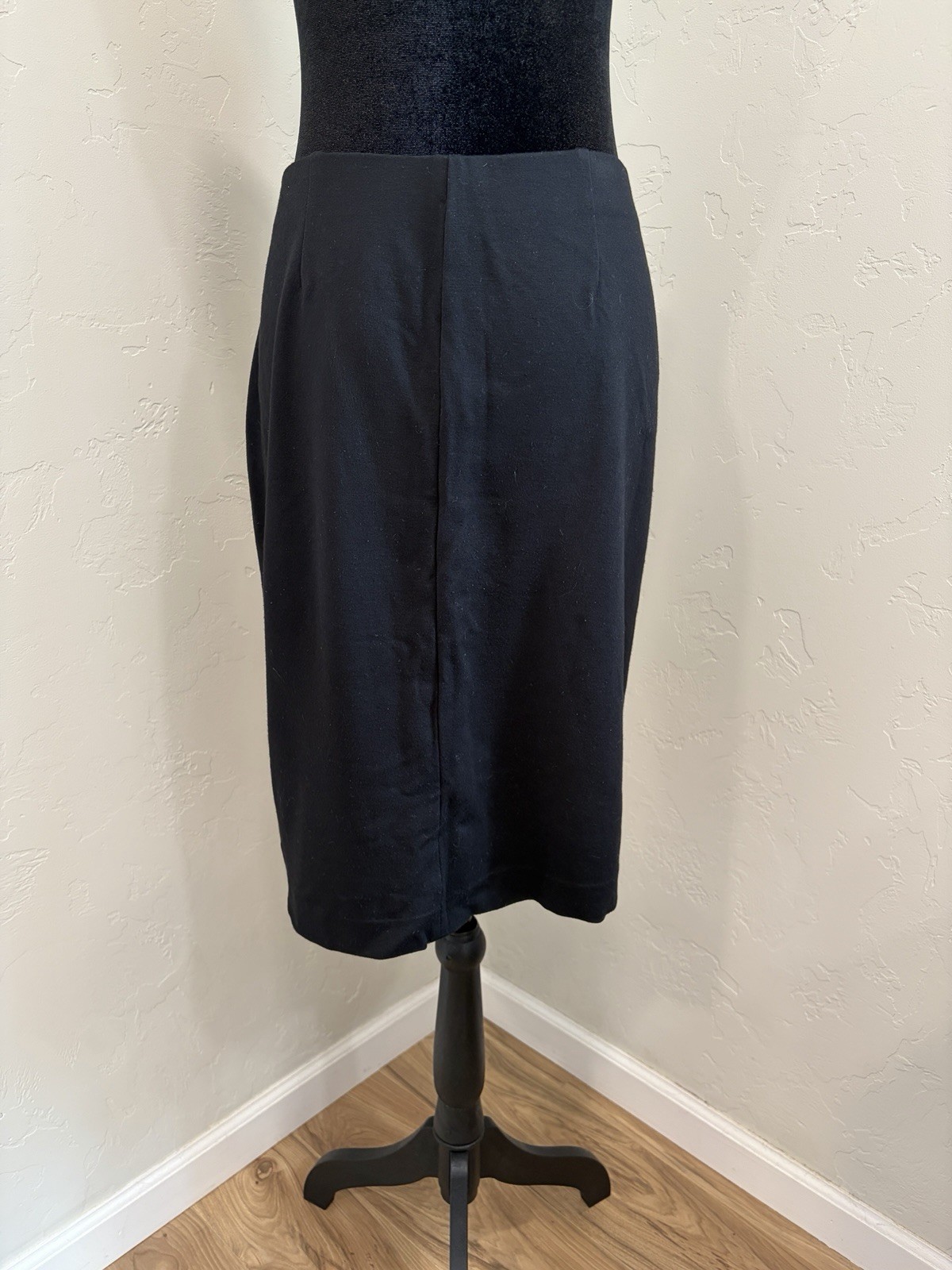 Chico’s Women’s L Black Solid Knee-Length Straight Pencil Skirt