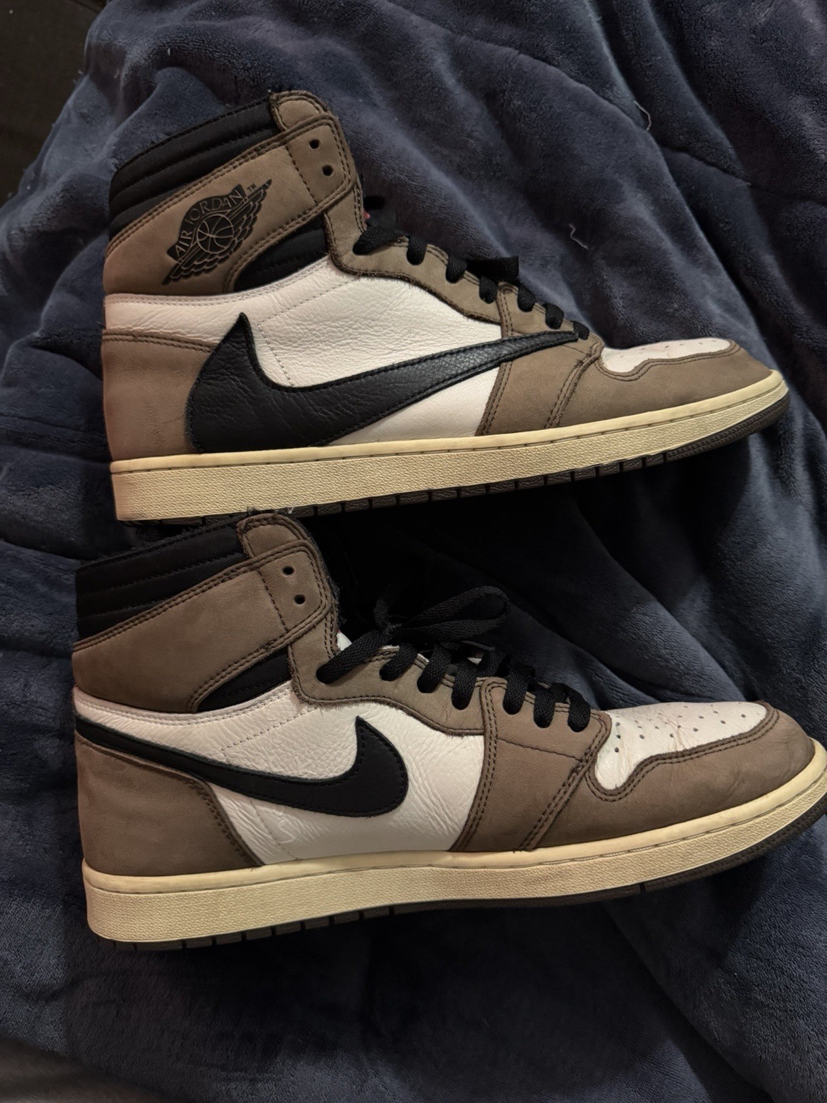 Travis Scott Jordan 1 High mocha