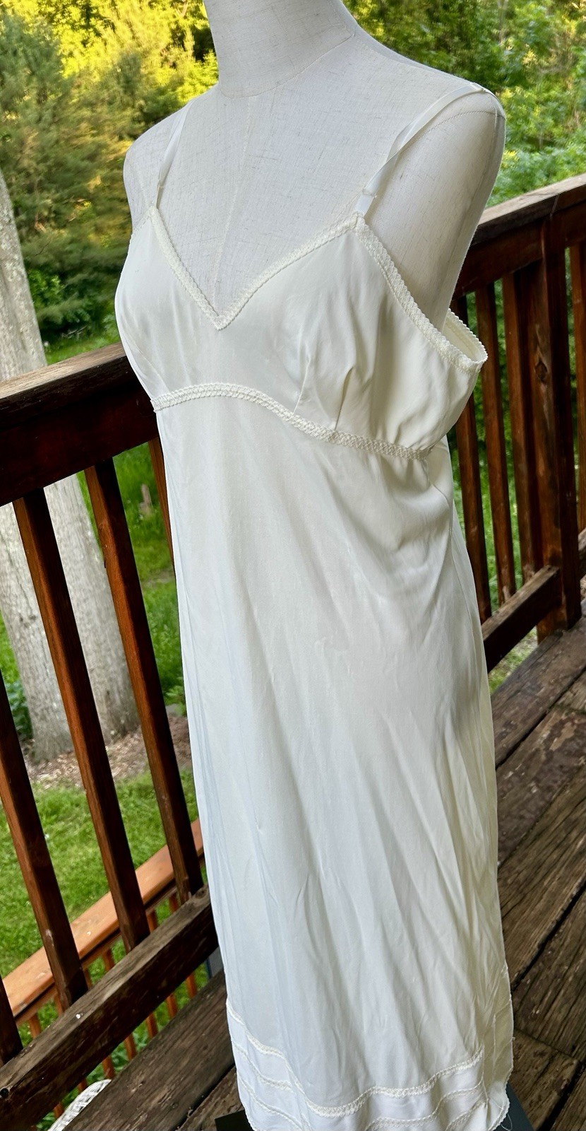 Lorraine Women’s Solid Beige Nylon Full Slip, FR 38, Machine Washable F-38 Vint