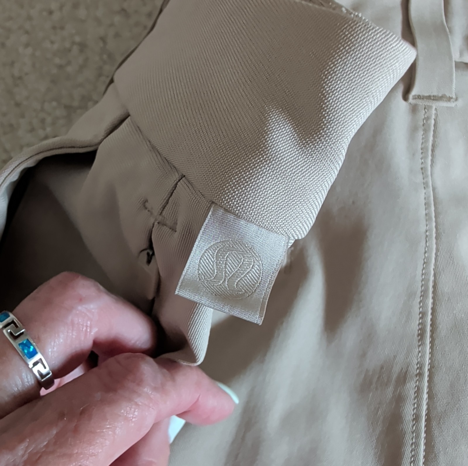 Lululemon Commission Classic Fit Shorts Mens 31 Beige Warpstreme Pockets Active