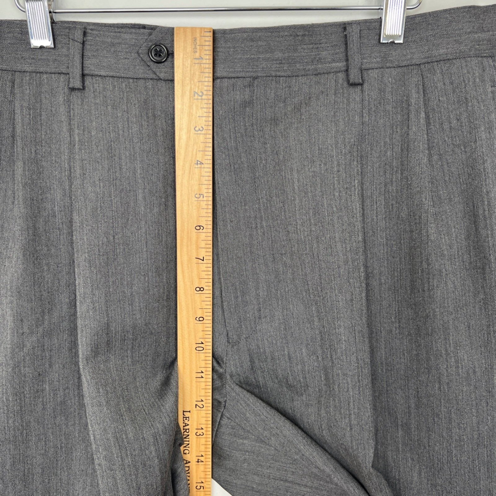 Jos A Bank Mens Charcoal Gray Herringbone Suit 2 Piece 2 Button Jacket Pants L40