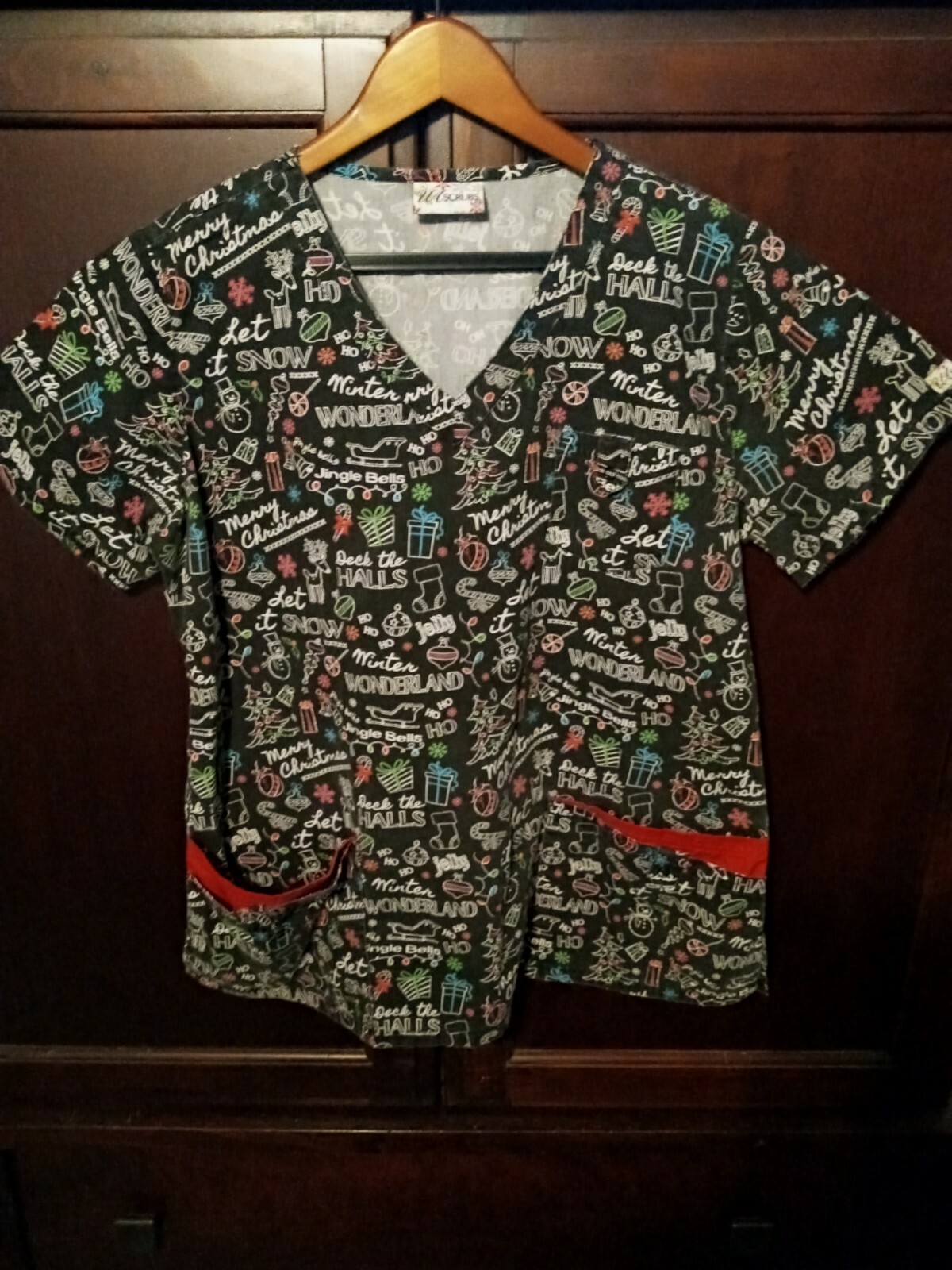 EUC UA Scrubs – Deck the Halls Black V-Neck Scrubs – Size Medium FAST SHIPPING
