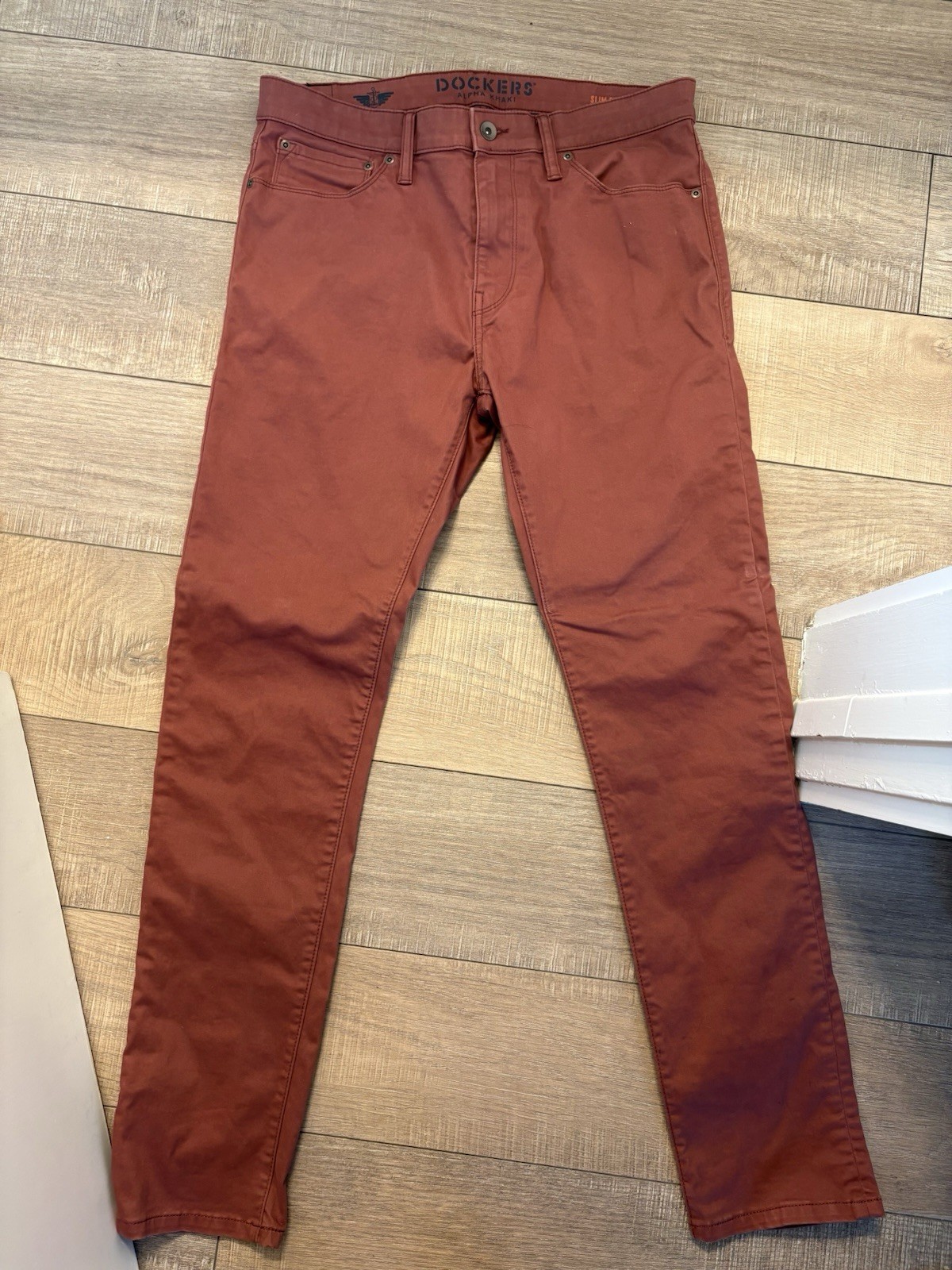 Dockers Alpha Khaki Men’s Slim Tapered Red Twill Khakis 30W Flat Front
