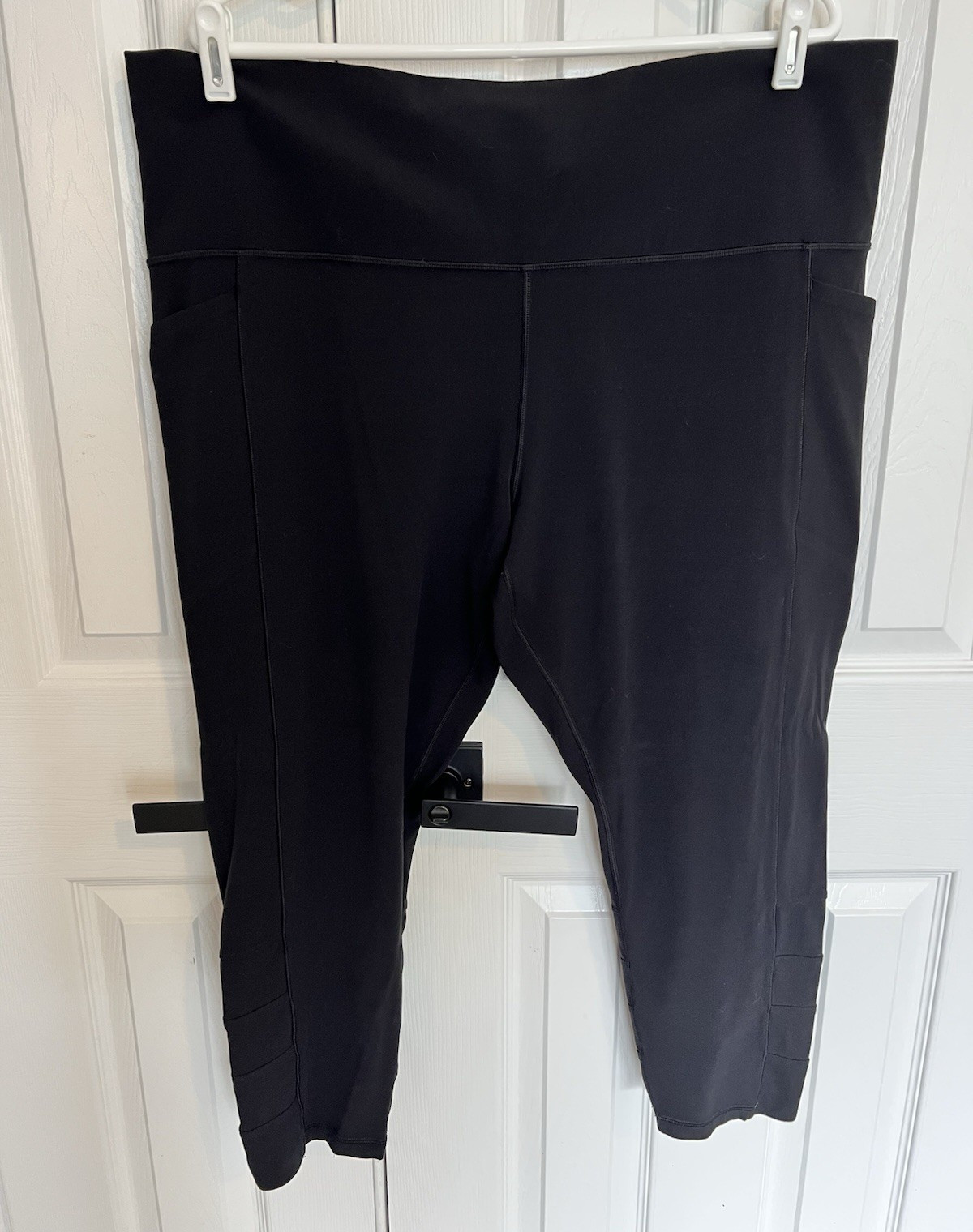 Athleta Salutation Stash Pocket II Cinch 7/8 Capri Women’s Plus 3X Black