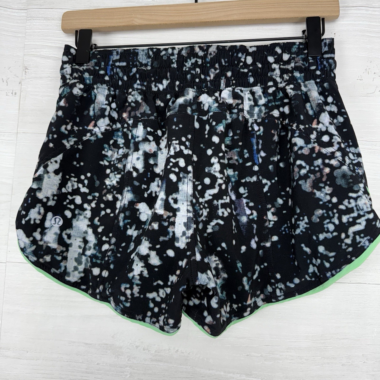 Lululemon Choose A Side Reversible Shorts Green Blue Camo Women’s Size 4 Rise 11