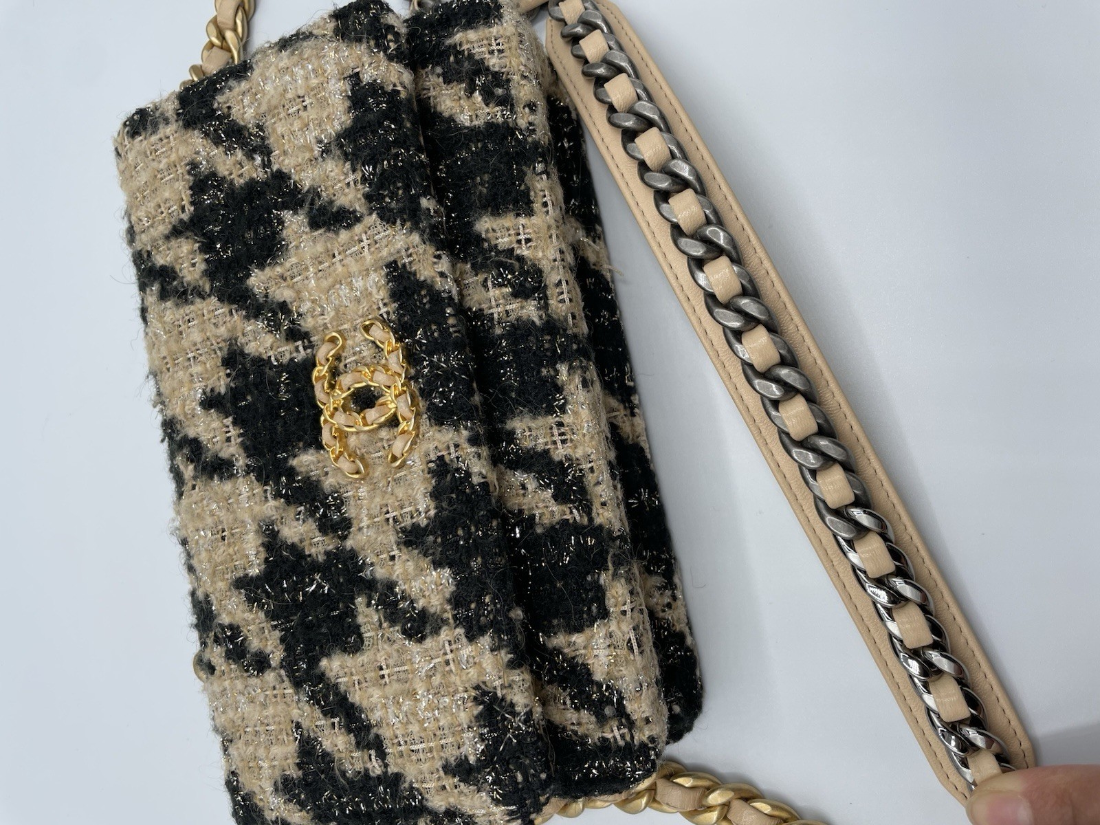 Rare Chanel 19 wallet on chain limited edition in beige and black Tweed